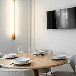 Elegant 2-Room Air-Conditioned Apartment - Paris 17