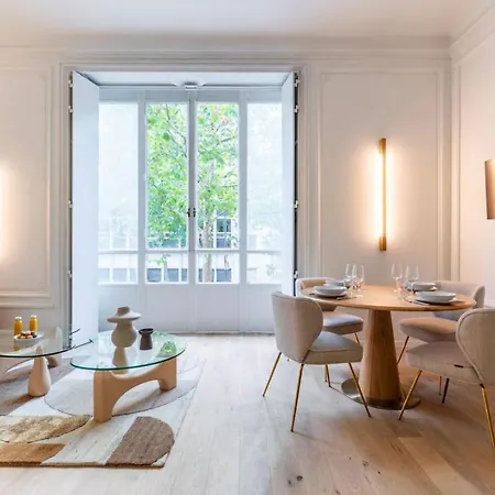 Elegant 2-room Air-conditioned - 17 Apartment Paris