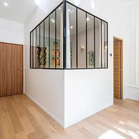 Elegant 2-room Air-conditioned - 17 Apartment *