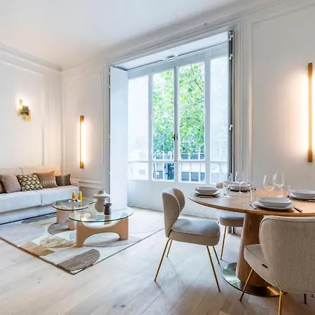 Elegant 2-room Air-conditioned - 17 Apartment *