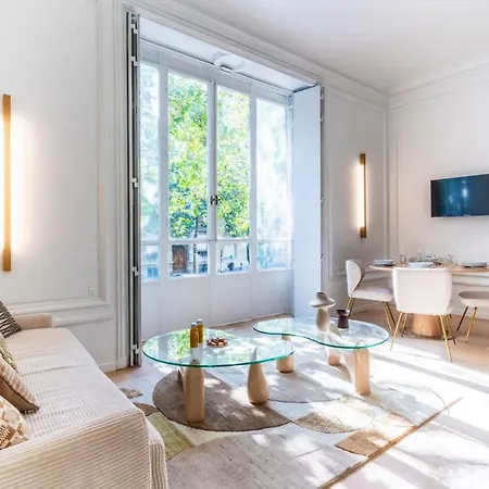 Elegant 2-room Air-conditioned - 17 Apartment